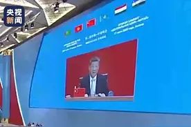 六国关系史上新的里程碑！峰会期间，习近平主席同中亚五国元首签署《中华人民共和国同哈萨克斯坦共和国、吉尔吉斯共和国、塔吉克斯坦共和国、土库曼斯坦、乌兹别克斯坦共和国永久睦邻友好合作条约》。
（来源：央视新闻）