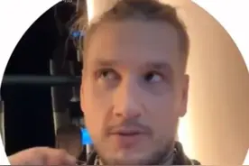 职业哥和粉丝玩铁男，竟导致倒狗狂喜！#抽象 #cs #游戏视频封面