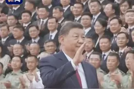 中国人民抗日战争暨世界反法西斯战争胜利80周年纪念活动总结会议在京举行。习近平亲切接见纪念活动筹办工作各方面代表。（来源：央视新闻）