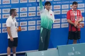 8月10日，#成都世运会 残疾人自由潜水比赛上，中国运动员龙邓喜、黄诗雨分别夺得男子动态无蹼 FFS1-FFS2和自由潜水女子动态有蹼 FFS1-FFS2比赛金牌。