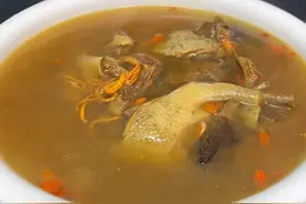 炖鸽子汤的家常做法，教你一招，汤鲜无腥味，营养满满 #鸽子汤视频封面