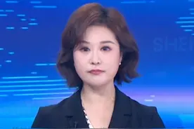 “你都拍完了，我拍上了吗？”6月19日（报道），北京大学数学天才韦东奕吃饭时被多名路人围观，而他对此并未理会，依旧专心吃饭。此前，韦东奕已经明确表态，舆论已经对他产生了影响。#韦东奕 #韦神