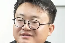 6月17日，湖南，“爸爸一定要对妈妈好！”男子分享：如果爸爸总对妈妈不好，孩子从小就能感觉到，长大后会站起来保护妈妈，网友：确实！从此刻起，好好爱妈妈，一定要转发给爸爸看看！（来源：@丁达尔教育 ）视频封面