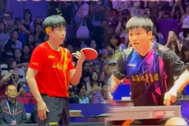 【东现场】一边是樊振东，一边是王楚钦！两人乒超现身同一场馆比赛，现场球迷加油声浪此起彼伏 #乒乓 #乒超联赛 #樊振东 #王楚钦视频封面