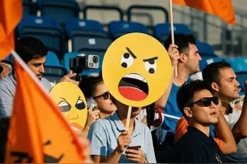黄健翔直言：国足主教练的工作非常容易做。真的这样吗？视频封面