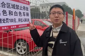 啥样的强迫症才能搞出这样的“奇葩”停车场？！#停车场 #网红打卡 #长沙 #交通安全 视频封面