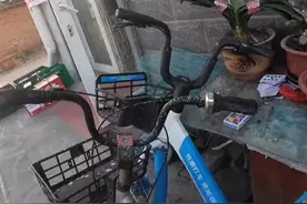 哈啰单车被锁，工作人员要求解锁却需要锁车人的同意？网友怒了。#你怎么看这件事 #合理用车 （来源@闯闯不闯闯 ）视频封面