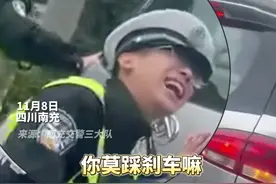 女子车辆故障，交警路上为其推车“你莫踩刹车嘛” 交警：刹车灯亮了 我的心也凉了视频封面