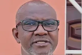 他是王毅外长提到的“非洲农民”，也是袁隆平院士的非洲学生，他的名字叫穆萨。5月22日，是袁隆平院士逝世四周年纪念日，穆萨：袁老师，我非常想念你。非洲的稻子又熟了，真希望您能亲眼看看。视频封面