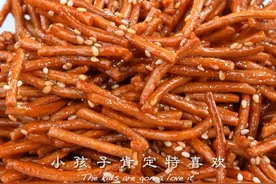 谁能想的到，一个普通的手擀面炸一下，居然就成即好看又好吃的招牌菜，元宵节还不赶紧做起来？#元宵节 #抖音美食推荐官 #美食教程视频封面