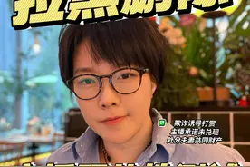 你被爱播拉黑删除过吗？ 有些主播会通过“拉黑删除”这招，来测试粉丝的“忠诚度”😱。这其实是一种手段，让你为了“和好”而继续刷大额礼物💸。
🔍 来看看他们的“套路”吧：
1️⃣ 初期甜蜜期：吵架了？主播会哄你，甚至送你小礼物🎁，点外卖🍔，让你觉得被重视。
2️⃣ 中期冷淡期：如果你刷的礼物少了，主播的态度会开始冷淡😒，但又不明说，让你自己去“领悟”。
3️⃣ 后期拉黑期：最后，一场小吵后，你被拉黑删除🚫。想和好？那就得去直播间“求和”，展馆礼物点一遍🎁。视频封面