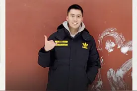 误入相亲现场，现在找对象太卷了 这相亲活动还真是很热闹，年轻人找不到对象的这么多了吗？ #厦门  #相亲  #相亲角  #情感  #脱单