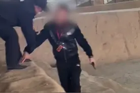 男子突然跳进兵马俑一号坑，称要近距离观赏，警方：未触摸和损害文物，治安处罚视频封面