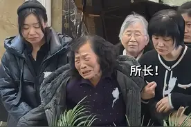 痛心！3月18日 乌鲁木齐市公安局达坂城分局乌拉泊派出所所长崔文亮因公牺牲！3月20日 崔文亮所长遗体告别仪式在乌鲁木齐举行！视频封面