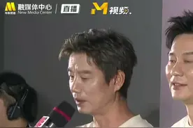 #杨皓宇说749局1场戏拍了4个月  电影《749局》北京首映礼现场，杨皓宇透露自己最初进组时，因为只有一场戏，换洗衣服都没带，认为一天就能拍完，结果直接从2月份拍到了6月份，他还爆料《749局》的拍摄条件很艰难，给演员订酒店的费用都很紧缺，导演陆川经常是在片场的躺椅上抽时间休息。#电影749局首映