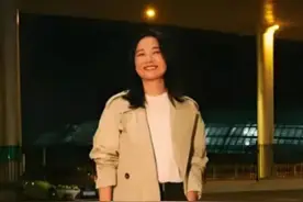 为何贾玲瘦身后不穿短裙？一张高清照曝光，才知减肥后遗症的弊端 #2024影娱年终大赏  #贾玲 #明星 #资讯 #八卦