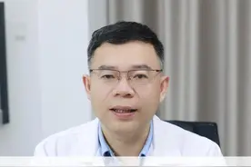 家长必看！#青春期  孩子额头的#闭口粉刺，不要放任不管，留坑留疤就来不及了！#医学科普  #皮肤管理   #换季健康攻略视频封面
