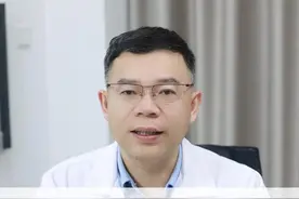家长必看！#青春期  孩子额头的#闭口粉刺，不要放任不管，留坑留疤就来不及了！#医学科普  #皮肤管理   #换季健康攻略视频封面