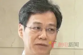 行医36年，张忠德成为岭南中医的一块“金字招牌”。在#奋斗出新彩实干创未来 系列报道中，他表示，“一句德叔我好了，是我们感到最自豪，生命最有价值的时刻。”视频封面