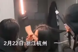 女生第一次约会，全宿舍帮忙化妆打扮，网友：两个团队之间的切磋#女生 #约会 视频封面