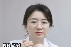 751集 | 手上脚上都有很痒的小水疱，可能不是同一种病，千 万别乱治！#汗疱疹 #脚气 #水疱型脚气 #痒 #硬核健康科普行动视频封面