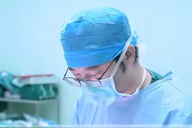 腿上一按一个坑，有这种情况的朋友，要注意了#静脉曲张 #chiva #医学科普 #血管外科王谦医生