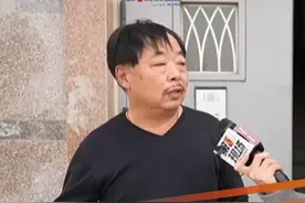 3月24日，山东威海，关注威海男童疑遭殴打致死案，男童爷爷回应网友质疑，为啥爸爸不陪孩子：为了养孩子多赚钱，孩子爸爸在外地上班，常年连着12个小时的夜班，白天要补觉，孩子生母一直阻止爸爸看孩子，要看视频都不给。@抖音短视频 @DOU+小助手 #威海男童疑遭殴打致死 #威海男童视频封面