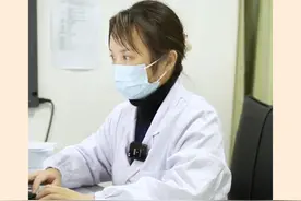 FLAURA2研究：靶向联合化疗 如果受不了可以暂停化疗 #肺癌 #靶向疗法 #医者仁心 #董晓荣 #抖出健康知识宝藏视频封面