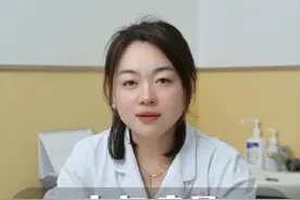 老年痴呆的3个阶段，健康老人是如何一步步从记性不好到无法生活自理的？得了老年痴呆，真的就无法挽回了吗？#阿尔茨海默病 #老年痴呆 #老年痴呆的老人 #医学科普视频封面