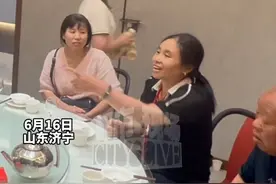 被拐32年聋哑女终团圆，吴小妹一直用手势和兄弟姐妹交流，了解着这些年家里的变化#江西被拐32年聋哑女盼团圆  #江西dou知道  #现场寻人  #抖音寻人