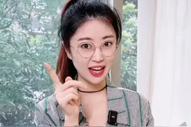 不能砸的飘窗别再当杂物堆了！ 试试这样设计，学习、化妆、收纳全满足！#上抖音看装修  #装修日记  #旧房改造  #飘窗设计