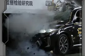 宝马X5钻撞卡车 B柱为何不够强 #懂车试验场#宝马X5视频封面