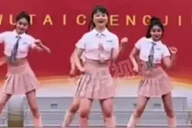 高中女校长和学生同台跳女团舞，全程高能无划水！#别人家的校长 视频封面