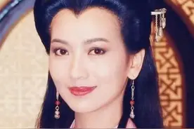 最美白蛇蛇年大吉 千年等一回的守望，让真爱穿越千年
永恒的魅力，让青春不老岁月风华
她是永远的白娘子，祝大家蛇年大吉﻿#赵雅芝 #﻿ ﻿#蛇年 #﻿ ﻿#春晚 #﻿ ﻿#拜年 #﻿ ﻿#2025蛇年