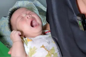 据说吹风机能够让婴儿停止哭闹，看看是真的吗？ #婴儿哭闹 #男人带娃系列 #宝爸带娃 #哄睡的一百种方法 #最新哄娃方式视频封面