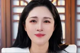 27岁女孩战胜“不死癌症”，活成现实版《孤勇者》。 #李菜菜 #27岁女孩 #不死癌症 #曹小月 #抖音热评视频封面