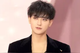 黄子韬继承父亲二百亿财产，买价值4.85亿私人飞机却只为逛街