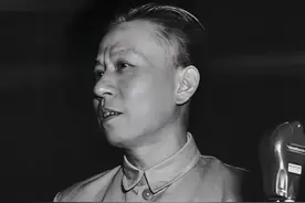 刘少奇回乡探望大姐，发现屋里放着一口棺材，脸上笑容逐渐消失视频封面