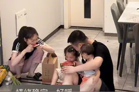家长稳定的情绪影响孩子一生。网友：原来摔了西瓜是不用挨打的～（视频来源：多爸和美妈）