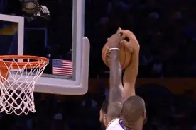 湖人和凯尔特人的圣诞大战再现争议判罚 #圣诞大战 #湖人 #詹姆斯视频封面