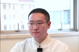 前列腺穿刺技术创新趣事-1 前列腺穿刺活检有很多问题，这些问题会对患者和临床医生造成伤害，我们在逐渐探索的过程中逐渐改进，以期能降低并发症的发生，改善患者和体验和感受。视频封面