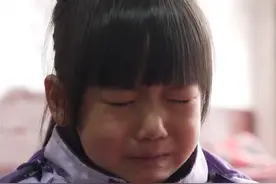 “别人都有妈妈 就我没有”妈妈因病离世 7岁女孩把思念藏在心里“妈妈的温暖爸爸给不了”！“她懂事的让人心疼 她还是个孩子啊”（@从一束光开始马小马 ）#妈妈 #总有温暖在身边 #懂事的孩子视频封面