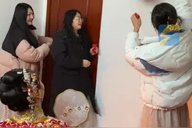 6月7日，河南濮阳。伴郎抢亲翻窗不慎将床砸塌，化妆师：也是头次见 多少有点懵。新郎回门得赔个新床。#结婚 #震惊视频封面