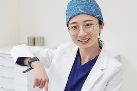 牙龈长包怎么回事？千万别自行戳破！去医院规范处理才是正确做法！#医学科普 #牙医日常 #牙周炎 #根管治疗 #根尖周炎视频封面