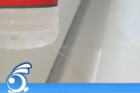 四川一男子喝到被扎针眼的矿泉水，市监管：已收到投诉 视频封面
