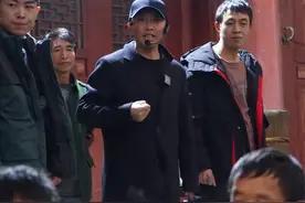 这段时间的民宿改造工作取得了一定成效，有很多年轻人回家支持村寨建设，这为接下来开展各项工作提供了人力保障#宝藏古村 #乡村守护人 视频封面