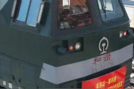 新疆开行首趟“一单制”铁海联运专列视频封面