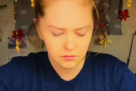 俄罗斯人都是如何花式吃烟熏三文鱼的， 真是让人大开眼界啊。#国外美食 #谁懂这一口的好吃程度 #俄罗斯美食 #内容启发搜索视频封面