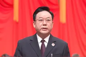1月15日，重庆市第六届人民代表大会第一次会议第二次全体会议举行，市人民检察院检察长贺恒扬作市人民检察院工作报告。#聚焦2023重庆两会视频封面