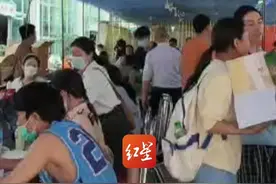红星新闻记者直击震后曼德勒：不少房屋垮塌，居民搭起帐篷 众多志愿者从周边城市赶来救灾视频封面